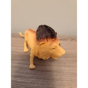 Greenbrier International Male Lion Toy Wild Animal Figure 3.5"T 7"L